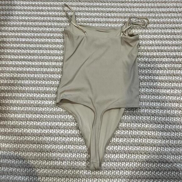 House of Harlow Ribbed Thong Bodysuit - Picture 3 of 3